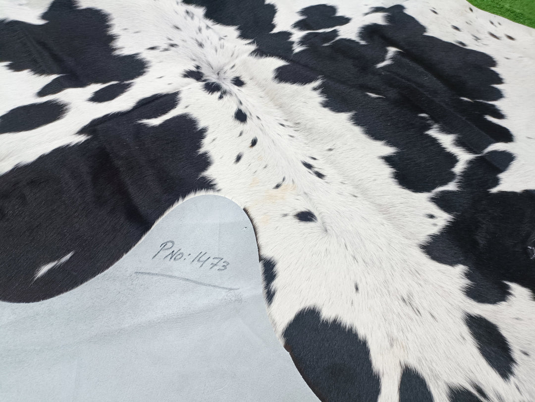 Black Spots On White Cowhide Rug #1473