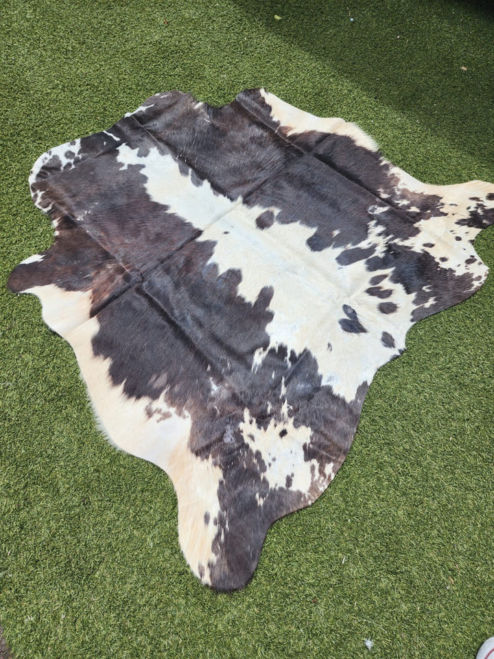 Black N White Cowhide Rug #1423